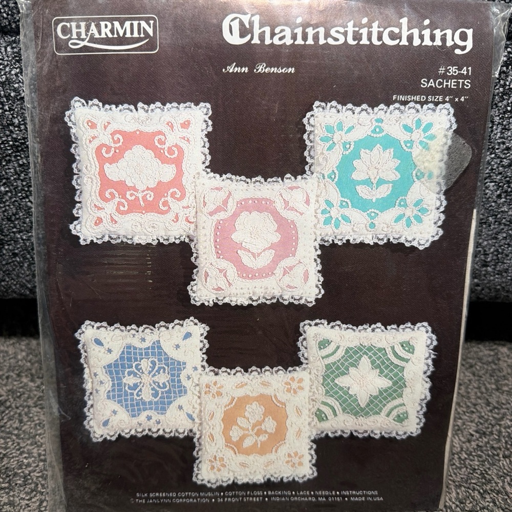 Charmin Chainstitching Sachet Pattern Pack with Multicolor Motifs
